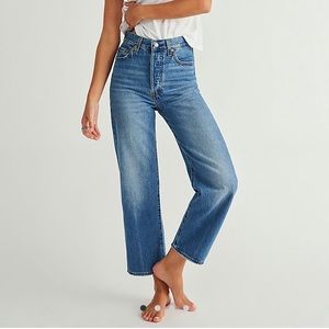 Levi’s Ribcage Straight Ankle Jeans
